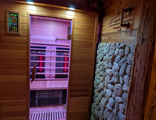 PXL_20251126_180408430.RAW-01.COVER